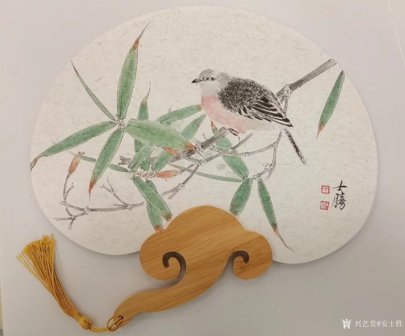 国画工笔画扇面小品竹子鸟雀安士胜新作分享