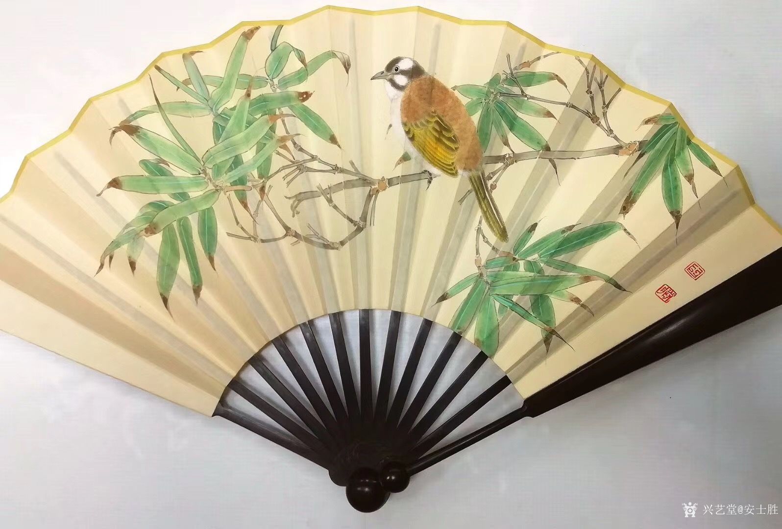 国画工笔画扇面小品竹子鸟雀安士胜新作分享