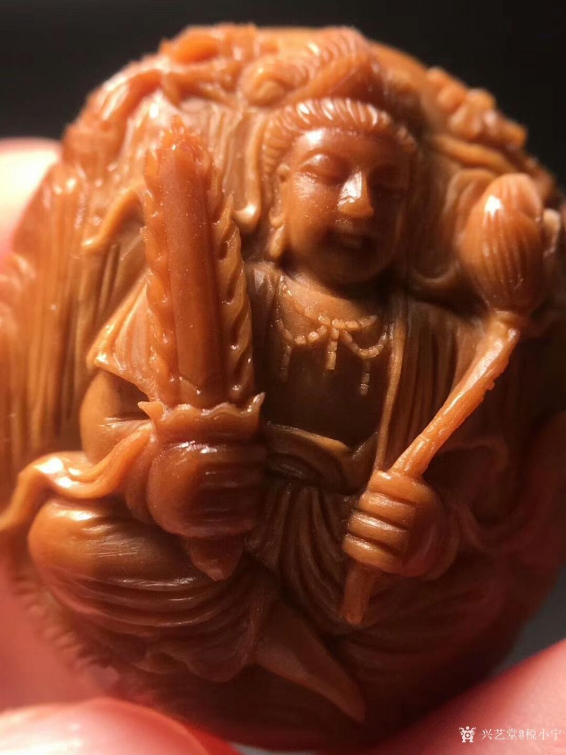 税小宁雕刻作品《核雕-万佛朝宗》