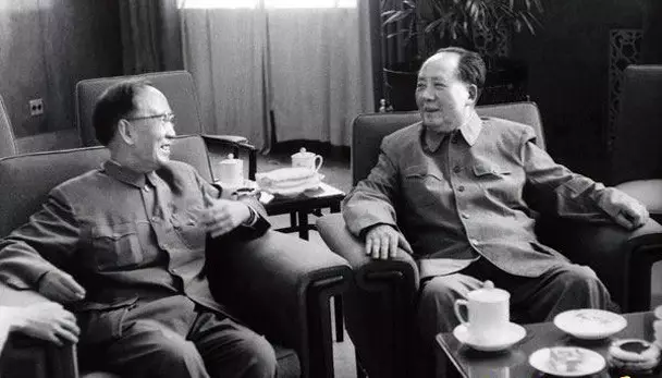 毛泽东点名让郭沫若为当代书法家排座次的故事