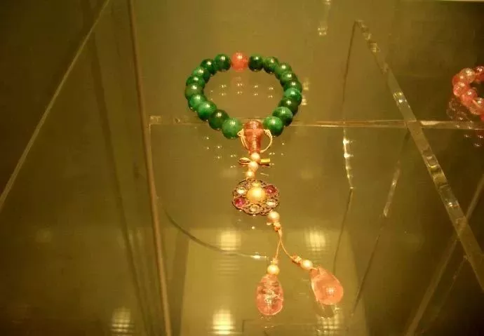 清朝皇宫贵族的名贵手串都去哪了？