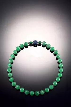 2011年北京保利2300万御制翡翠朝珠
