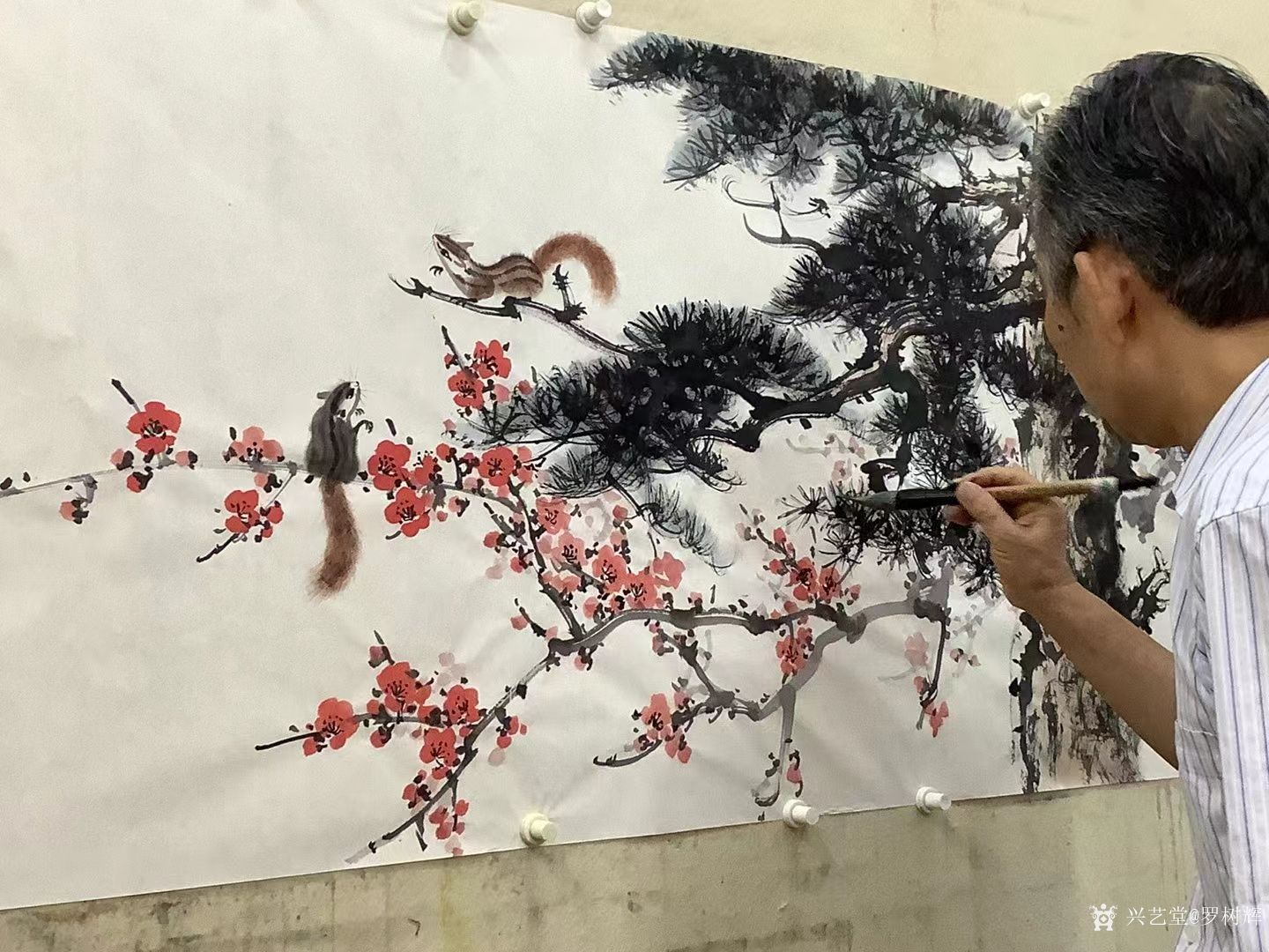 罗树辉生活:国画花鸟画联作《经霜压雪》，壬寅年秋月，石广生题词：“经霜压_兴艺堂