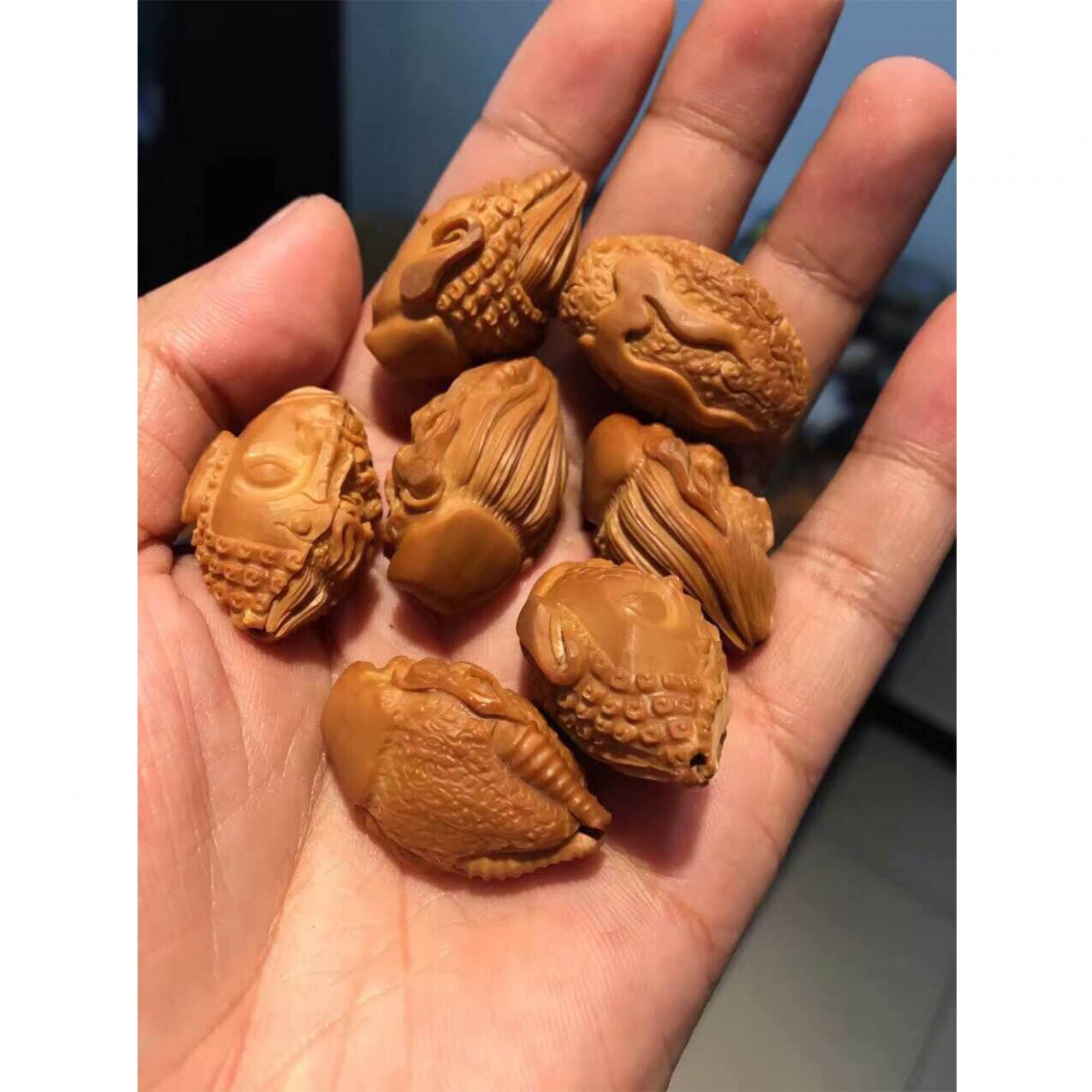 税小宁雕刻作品《【一念之间】作者税小宁》