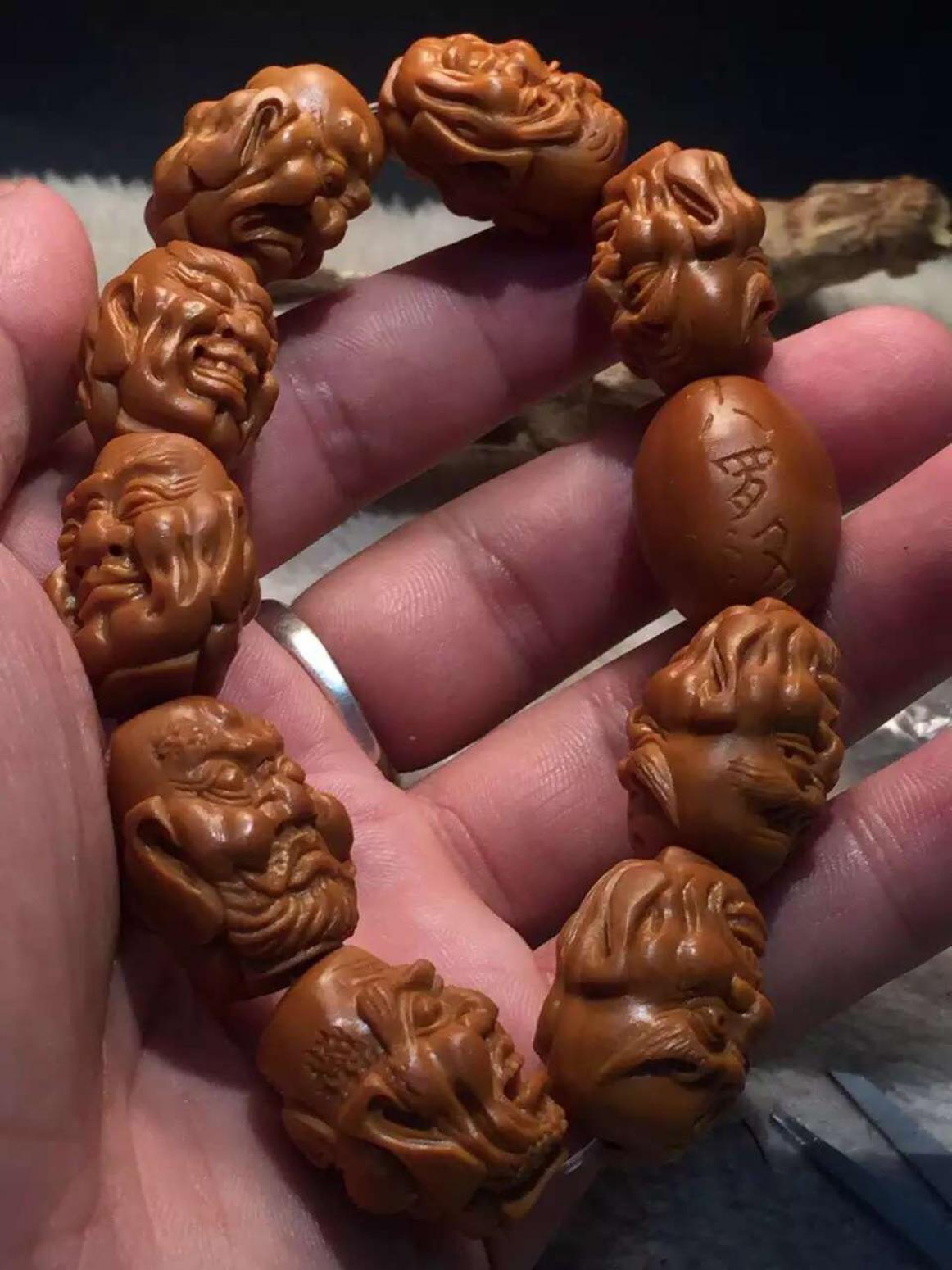 小妖雕刻作品《【双面十八】持有人小妖》【图1】