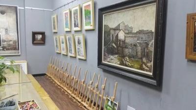 叶日兴日记-这是咱小区梁老师的画室，整齐整洁，进门感觉耳目一新。【图1】