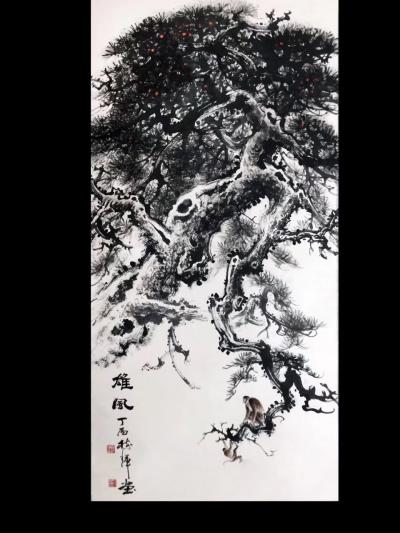 罗树辉日记-四尺整纸《雄风》老松上，两只猴子在玩耍。猴妈妈说：孩子，放大胆地玩吧，你行的！于【图1】