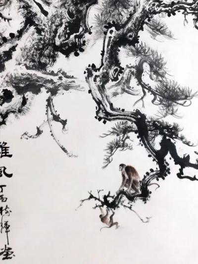 罗树辉日记-四尺整纸《雄风》老松上，两只猴子在玩耍。猴妈妈说：孩子，放大胆地玩吧，你行的！于【图2】