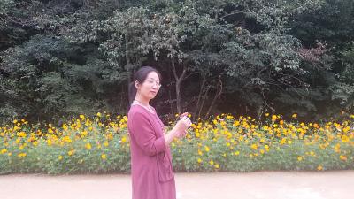 蔡国英生活-中秋踏月归乡，信步倘徉花间【图1】