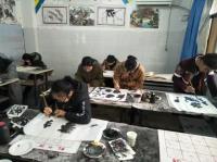 艺术家徐如茂日记:阳光艺术中心徐如茂先生花鸟研修班，这些大专生很专注。【图1】