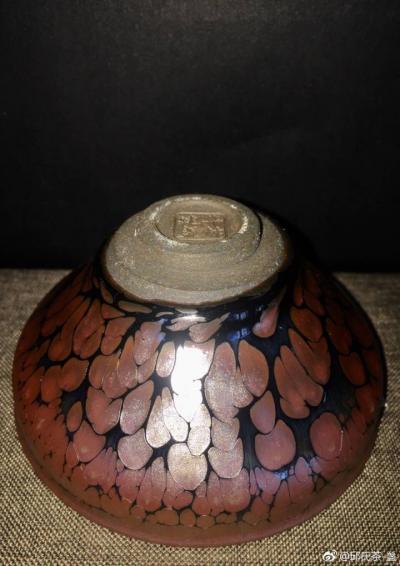 呈祥建盏日记-建窑建盏
品名：红韵盏
口径：9cm＊5
品牌：华峰建盏
摄影：呈祥建盏【图2】