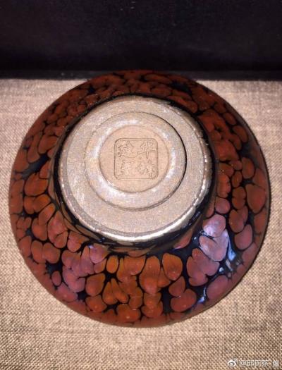 呈祥建盏日记-建窑建盏
品名：红韵盏
口径：9cm＊5
品牌：华峰建盏
摄影：呈祥建盏【图7】