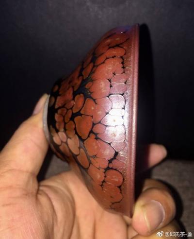 呈祥建盏日记-建窑建盏
品名：红韵盏
口径：9cm＊5
品牌：华峰建盏
摄影：呈祥建盏【图8】