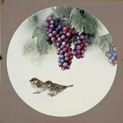 李津日记-工笔作品，45厘米直径、二平尺的葡萄精品团扇作品，可以看到葡萄熟透了晶莹剔透肉质【图1】