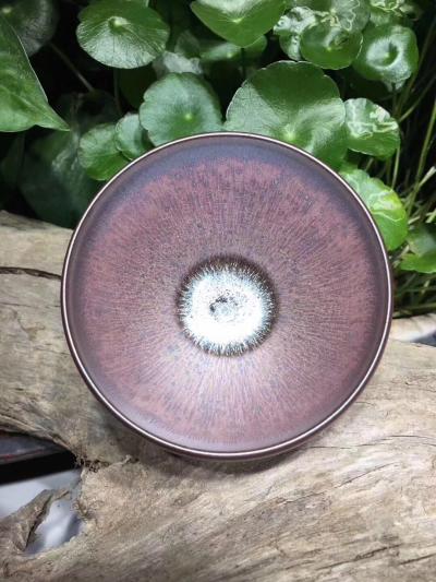 呈祥建盏日记-范国生师傅全手工打造《溢彩流光》敛口盏
规格:口径9高5.3
预订热线:13【图1】