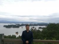 艺术家肖畅日记:感恩天地人
拳拳报恩心
借得三春晖
甘洒予众生【图0】