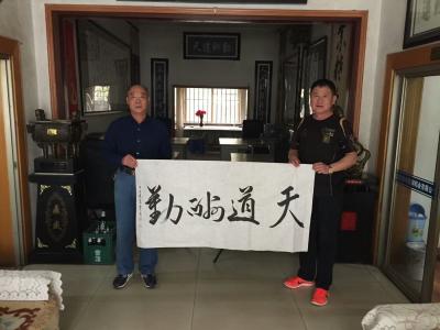 张忠廉日记-巜极乐开怀》

文/逸青张忠廉
二00五年十一月
品美酒，
吟律诗，
【图1】