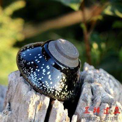 呈祥建盏日记-【呈祥建盏】
《传统工艺》
黑底银滴，古朴，非常盏韵
匠人：邱晨翔【图2】