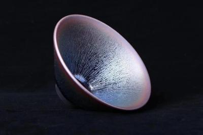 呈祥建盏日记-国文银毫
盏色贵青黑
玉毫条达者为上
图9喝武夷岩茶养出的七彩效果【图6】