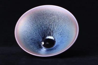 呈祥建盏日记-国文银毫
盏色贵青黑
玉毫条达者为上
图9喝武夷岩茶养出的七彩效果【图7】