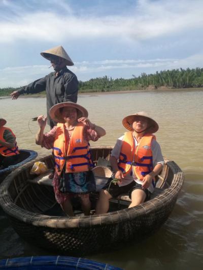 陈宗林生活-岘港纪逰
美溪滩边沐此身
岘风港土孕山珍
越女玉手巧调制
乐煞我辈贪嘴人【图3】