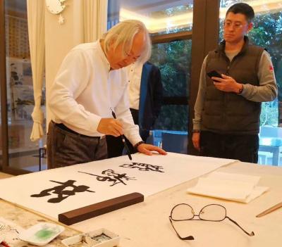 张近生日记-椰岛雅集乐虎龙
长寿之乡会英雄
有缘他日再相会
笔饱墨浓续厚情【图1】