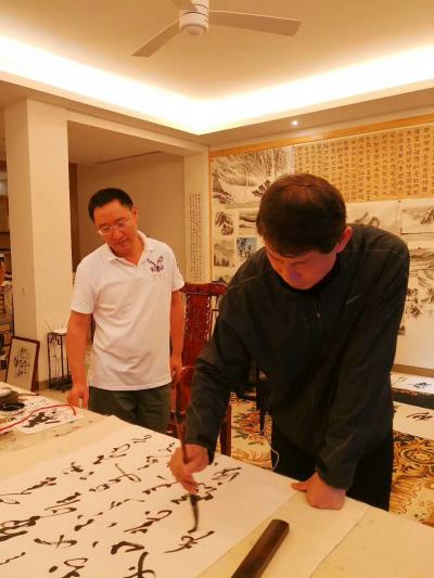 张近生日记-椰岛雅集乐虎龙
长寿之乡会英雄
有缘他日再相会
笔饱墨浓续厚情【图6】