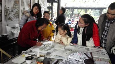 李奎生活-我已在成都市人民公园担任专业画师多年，每次在画画时都围了数名参观者，要求跟我学画【图5】