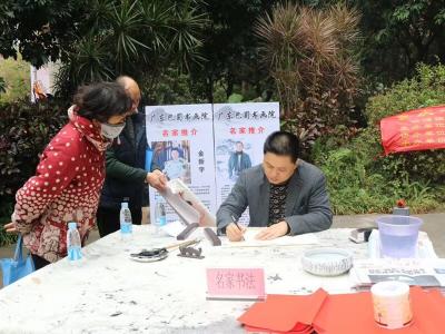 金新宇日记-近日，为送文化下乡，书画进万家，在室外温度只有5度的天气中站着挥了半天毫！整到几【图1】