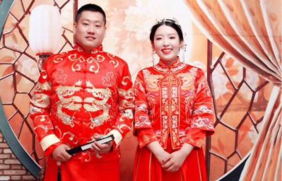 张忠廉日记-二0一七年十月五日上午十时二十八分在辽宁省沈阳市万象城大酒店为老同志王國華其女儿【图1】