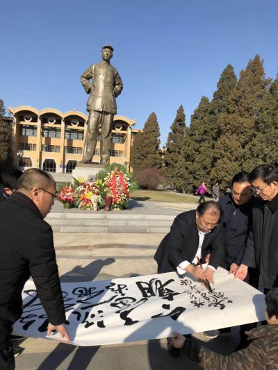 周鹏飞生活-12月26日在中央党校毛主席的雕像下、
在毛主席的注视下：
河南淅川县、叶县【图7】