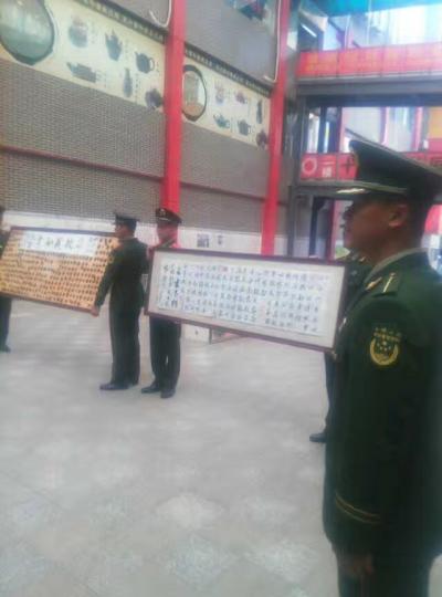 何俊收藏-数十年来何俊收藏了近百枚国共两党将军和烈士的各种勋章。【图1】