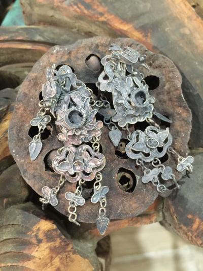 胡静收藏-外婆的银饰～～你知道永恒有多远吗？小时候妈妈经常从衣柜底下的隔层拿出一个小木盒给【图2】