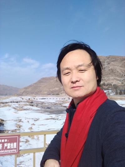 杨牧青日记-太原候车见客旅匆匆，以相察心，此心何相，故行吟以诗，曰:

一路风尘一路缘，【图2】