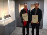 艺术家周鹏飞生活:毛主席外甥：王效芝先生拿到我书写的《毛泽东诗词集》，诗词集由【图0】