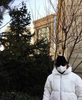 艺术家张近生生活:院 中 踱 步 难 衿 风
不 如 雅 斋 醉 丹 青
【图3】