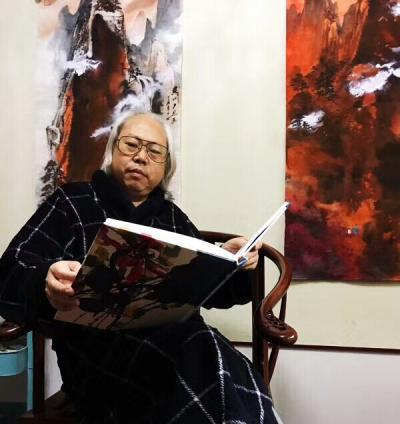 张近生生活-院 中 踱 步 难 衿 风
不 如 雅 斋 醉 丹 青
新 岚 满 纸 夸 【图6】