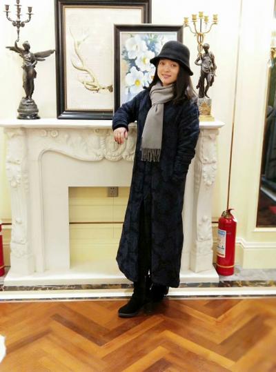 刘晓宁生活-在漂亮的别墅里臭美【图1】