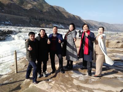 杨牧青日记-遐·壶口瀑布

杨牧青

人生能有几回秋？
毕竟都是东水去，
波澜曲【图1】