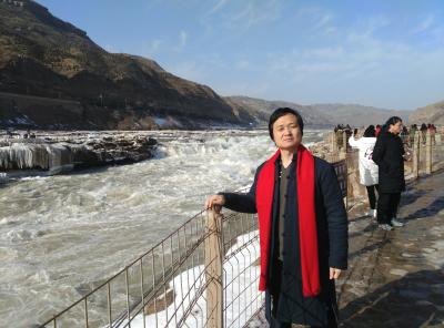 杨牧青日记-遐·壶口瀑布

杨牧青

人生能有几回秋？
毕竟都是东水去，
波澜曲【图3】