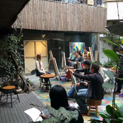 周海波生活-功夫大院般的写实场地.！外模特就是强壮.少穿【图1】