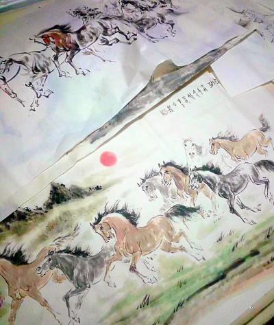 袁春宝生活-八骏图很多人都喜欢。可是，一张小的八骏图也需要一星期的构思和创作，反复推敲，废宣【图5】