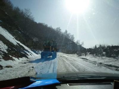 陈新义日记-远远望去千沟万壑，片片树海，片片田地，都是在一色银装素裹里。近处，虽然，沿着公路【图2】