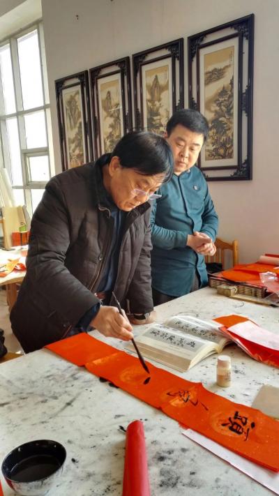 安士胜生活-西青区文化馆欢乐西青行送福进万家，红色文艺轻骑兵  送福进万家走进辛口镇兰亭书画【图4】