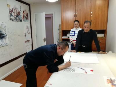 尚建国收藏-全国著名的书籍收家家卢慧杰大哥、红色记忆收藏家尤民虎老兄，行走在大街上，看不出他【图5】