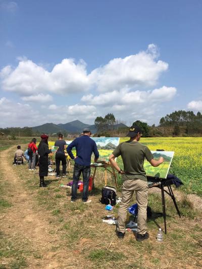 叶仲桥生活-2月28日带领市美协到云安县富林镇万亩油菜花乡村写生，并接受中央电视台和云浮电视【图5】