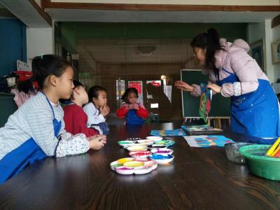 刘永铎生活-为什么说学美术还有手工课？还有你不知道的是:美术课程包含着撕、贴、剪、涂、画、抹【图7】