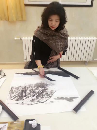 陈秀梅生活-早上八点半我们就出发去宁夏贺兰县，参加我们宁夏书画院《书画下基层》活动，刚刚下车【图2】