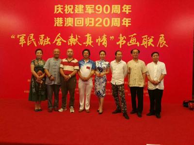 陈新兴生活-将军画院举办纪念，建军九十周年，港奥回师二十周年展，在全国政协礼堂举行。
多谢【图1】