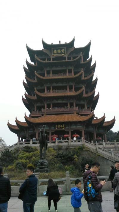 张恒久生活-游黄鹤楼
赤壁古战场，又过黄鹤楼，沿路遇乞丐，中国老人难。心疼又忧民，谈何中国【图1】